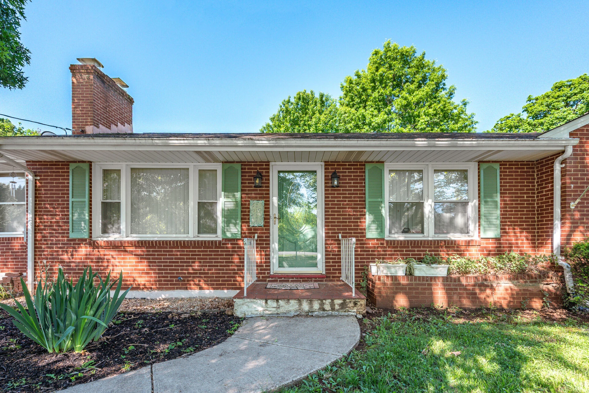 1533 Oakwood ST - Photo 5