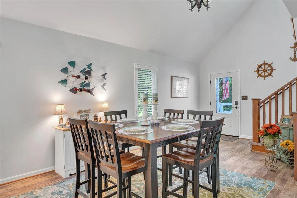 1101 ANGELA CT - Photo 11