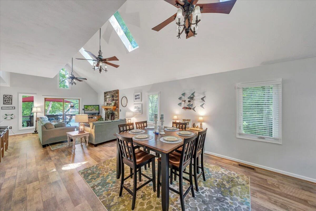 1101 ANGELA CT - Photo 12