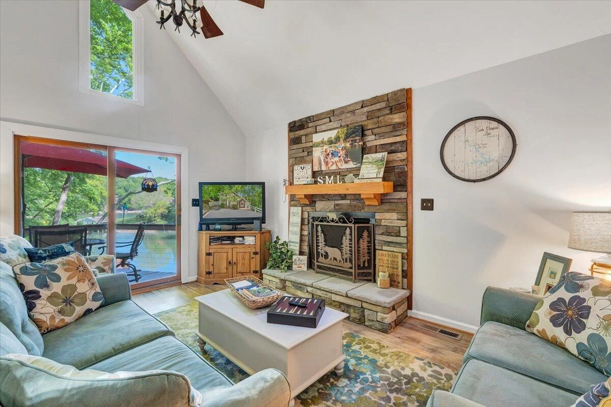 1101 ANGELA CT - Photo 13