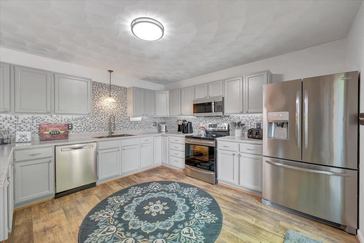 1101 ANGELA CT - Photo 15