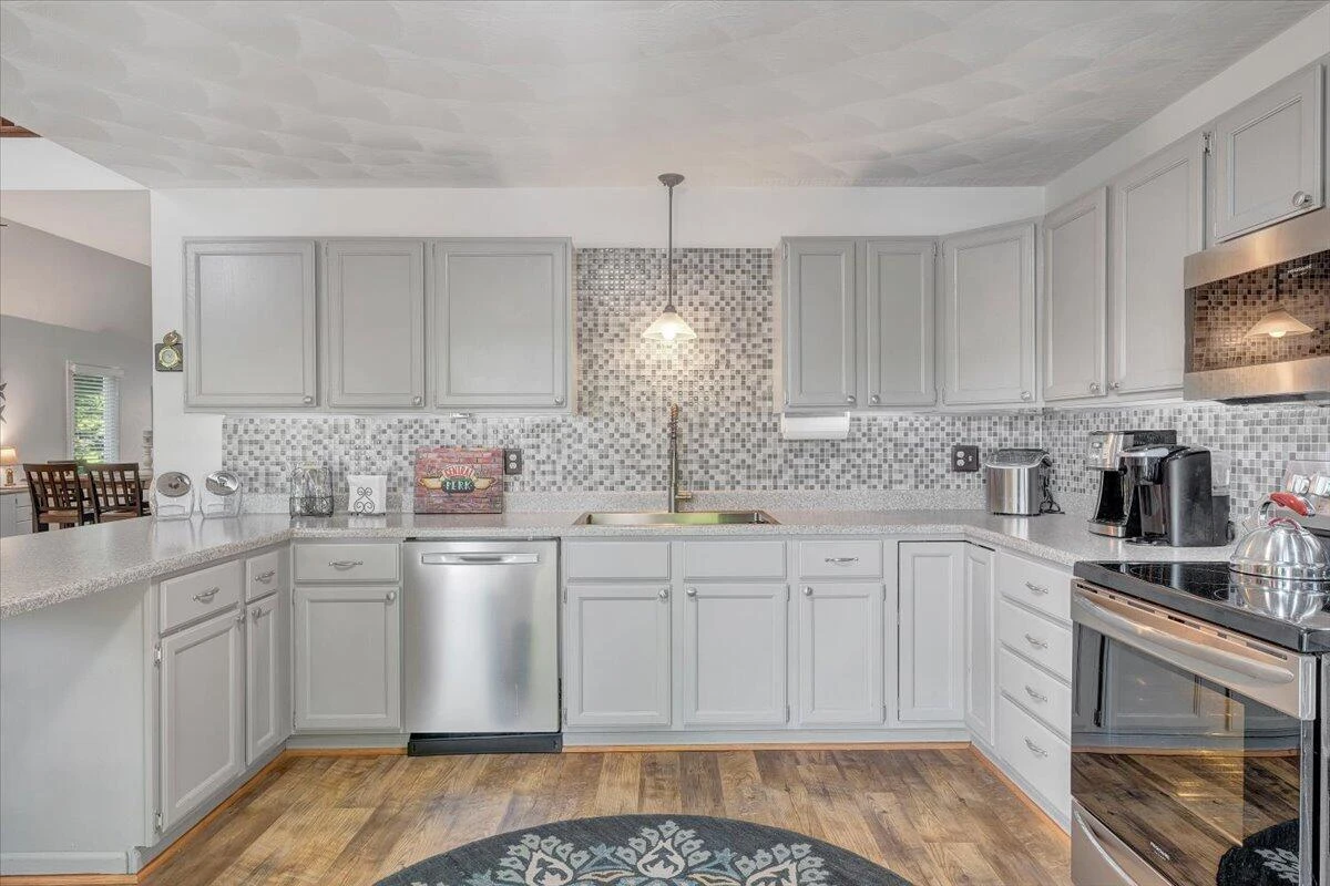 1101 ANGELA CT - Photo 16