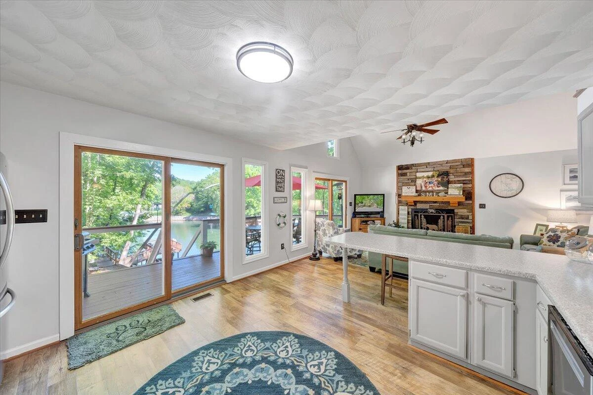 1101 ANGELA CT - Photo 19