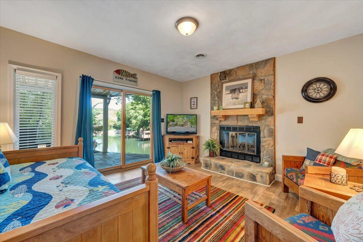 1101 ANGELA CT - Photo 33