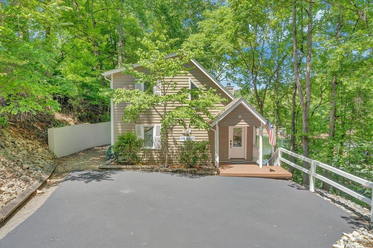 1101 ANGELA CT - Photo 5