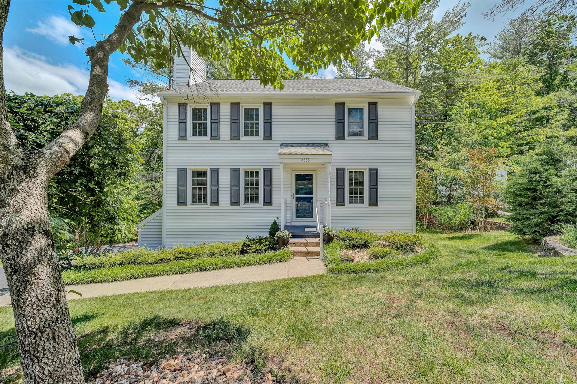 4555 Summerset DR - Photo 2