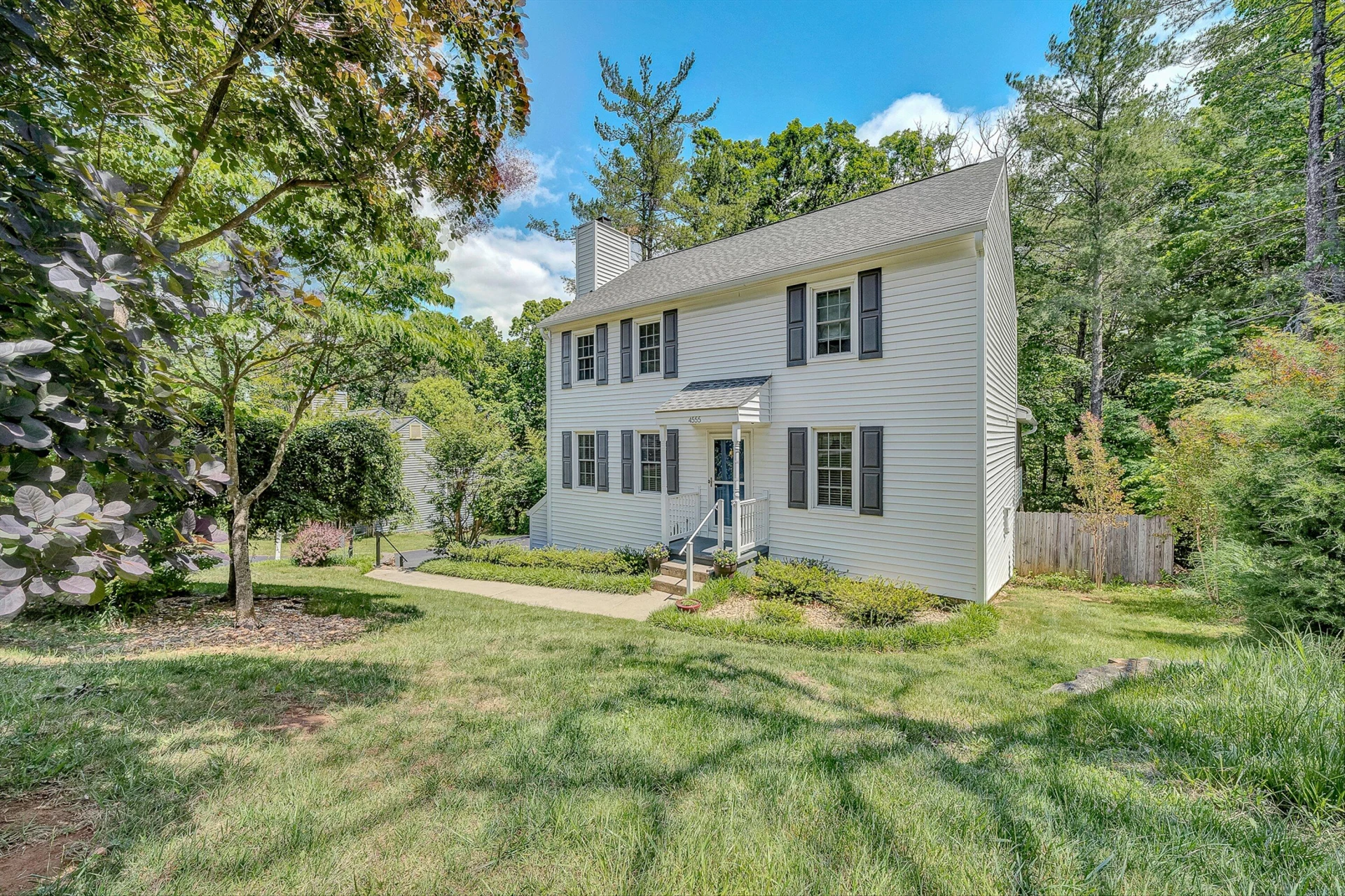 4555 Summerset DR
