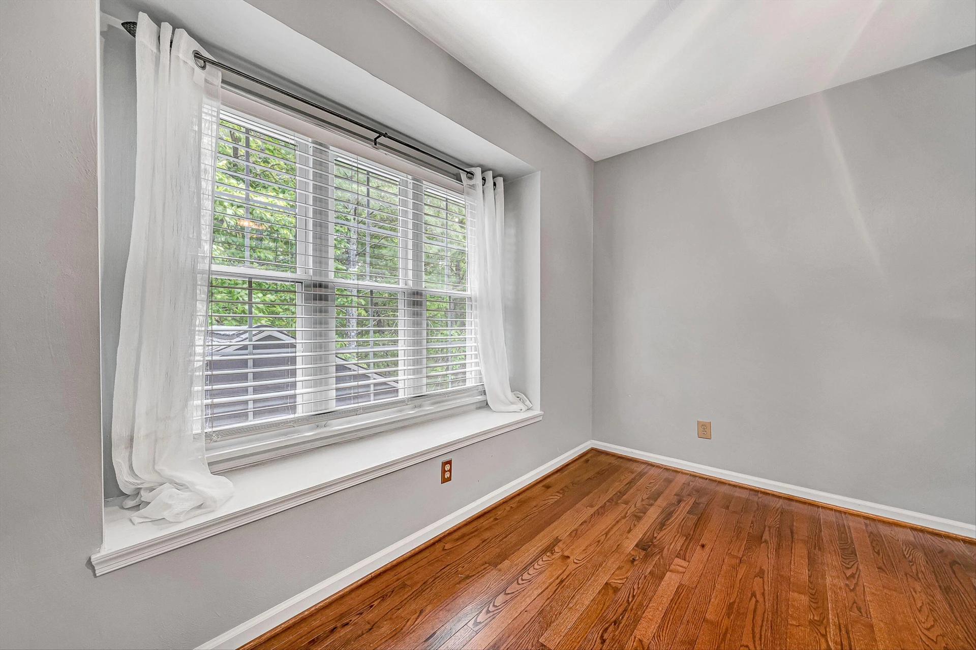 4555 Summerset DR - Photo 20