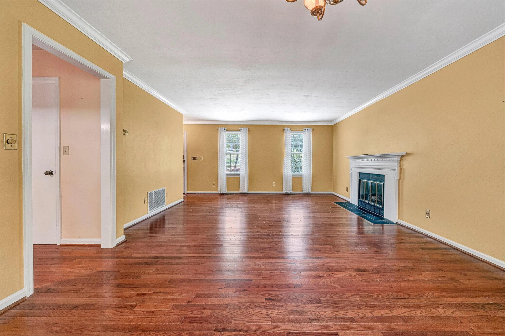 4555 Summerset DR - Photo 6