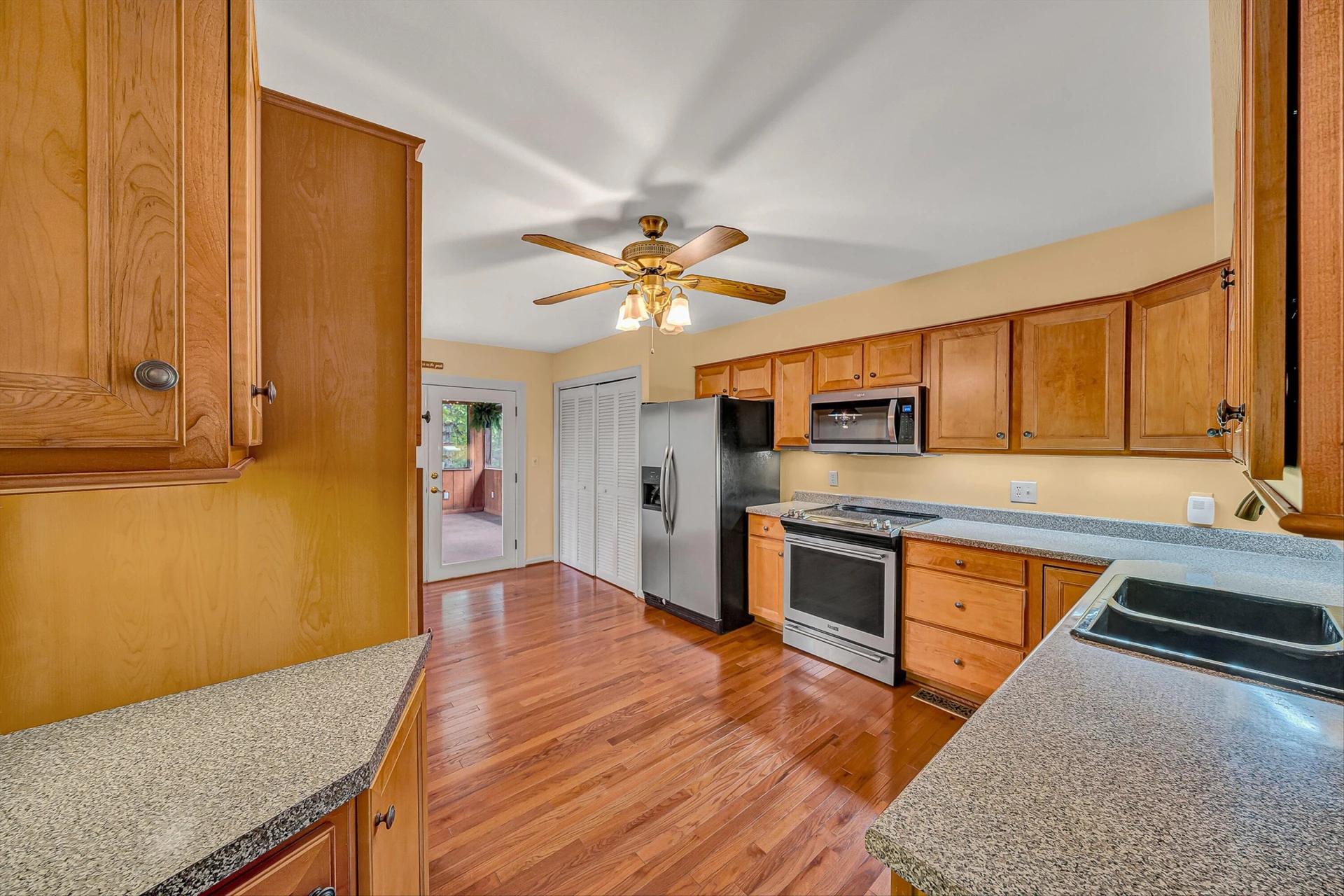 4555 Summerset DR - Photo 8