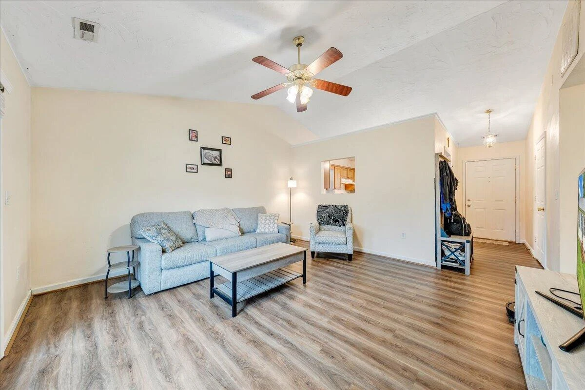 1341 Gillette AVE SE - Photo 9