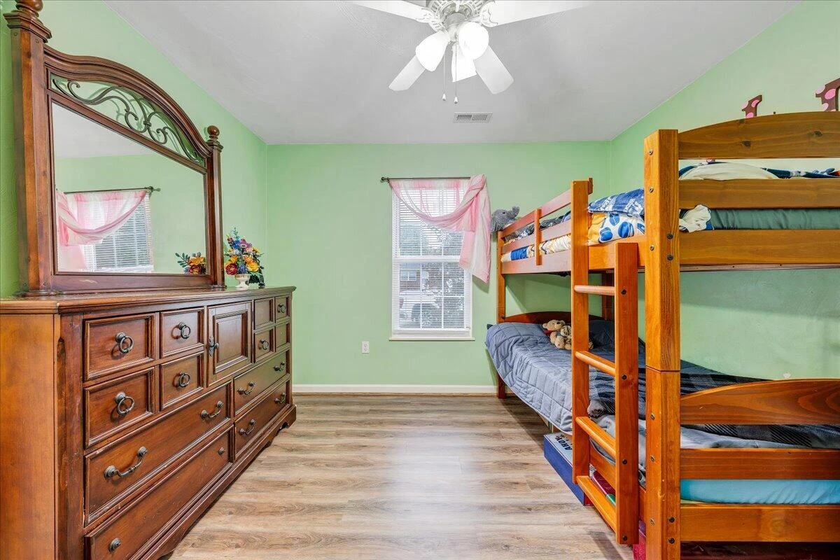 1341 Gillette AVE SE - Photo 14