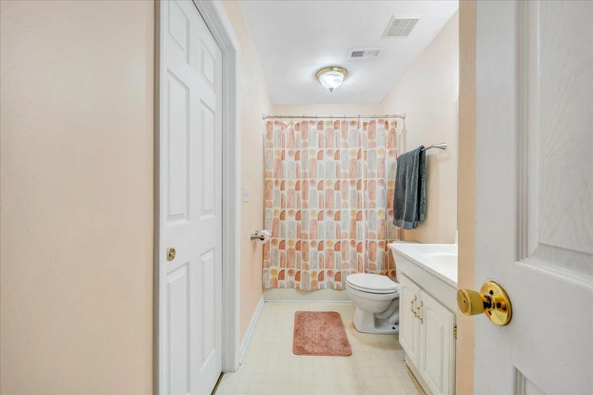 1341 Gillette AVE SE - Photo 15