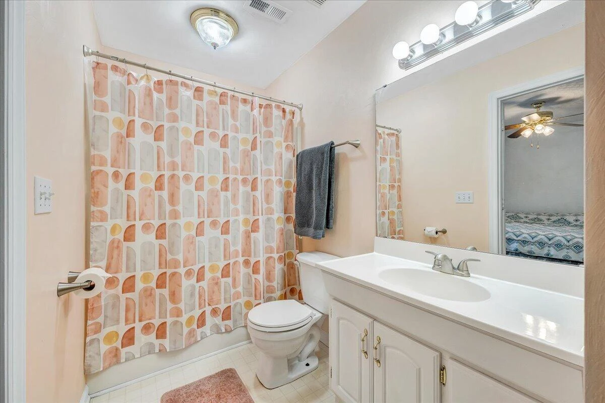 1341 Gillette AVE SE - Photo 16