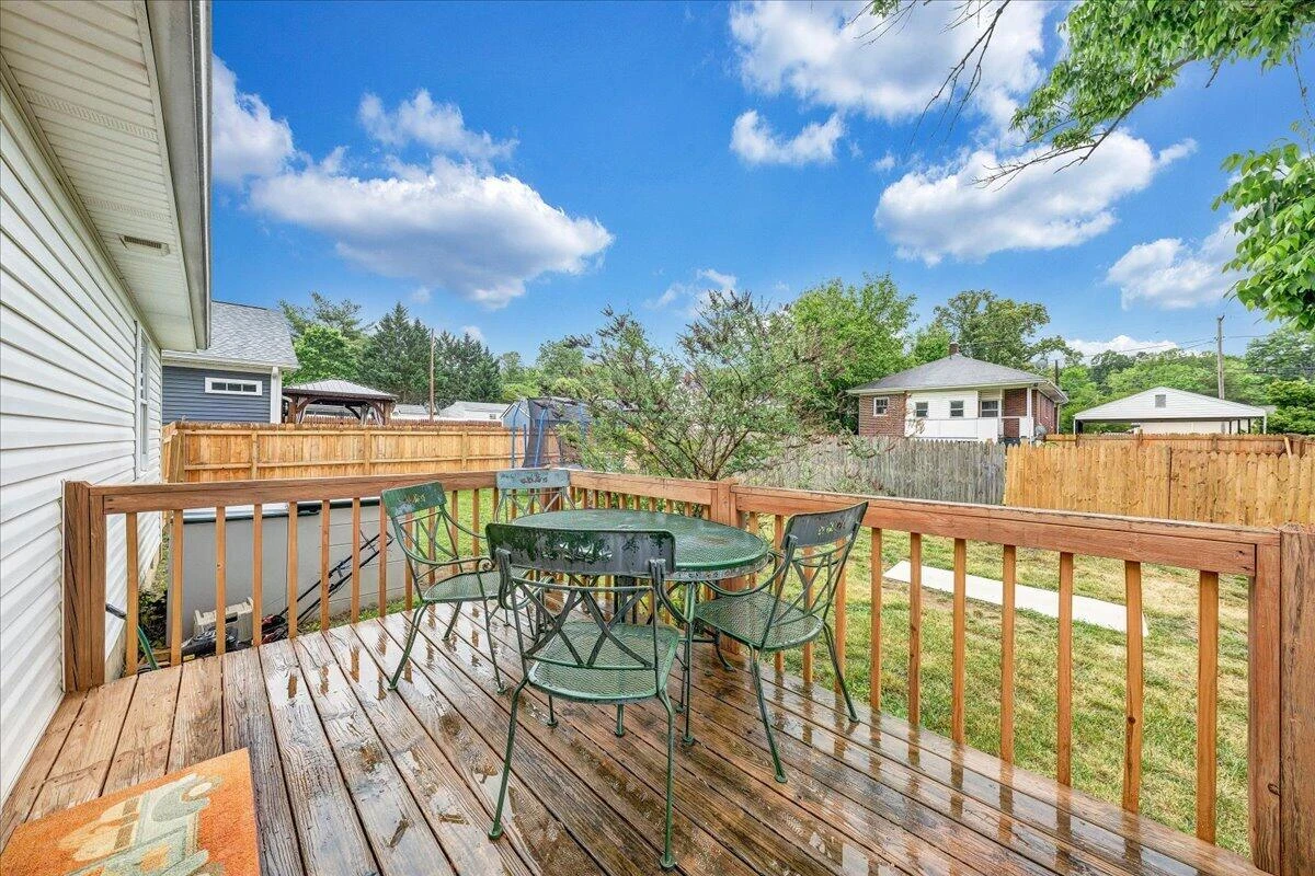 1341 Gillette AVE SE - Photo 18