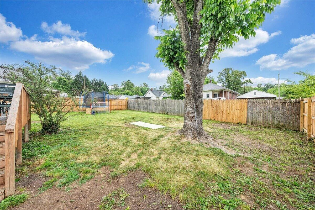 1341 Gillette AVE SE - Photo 21