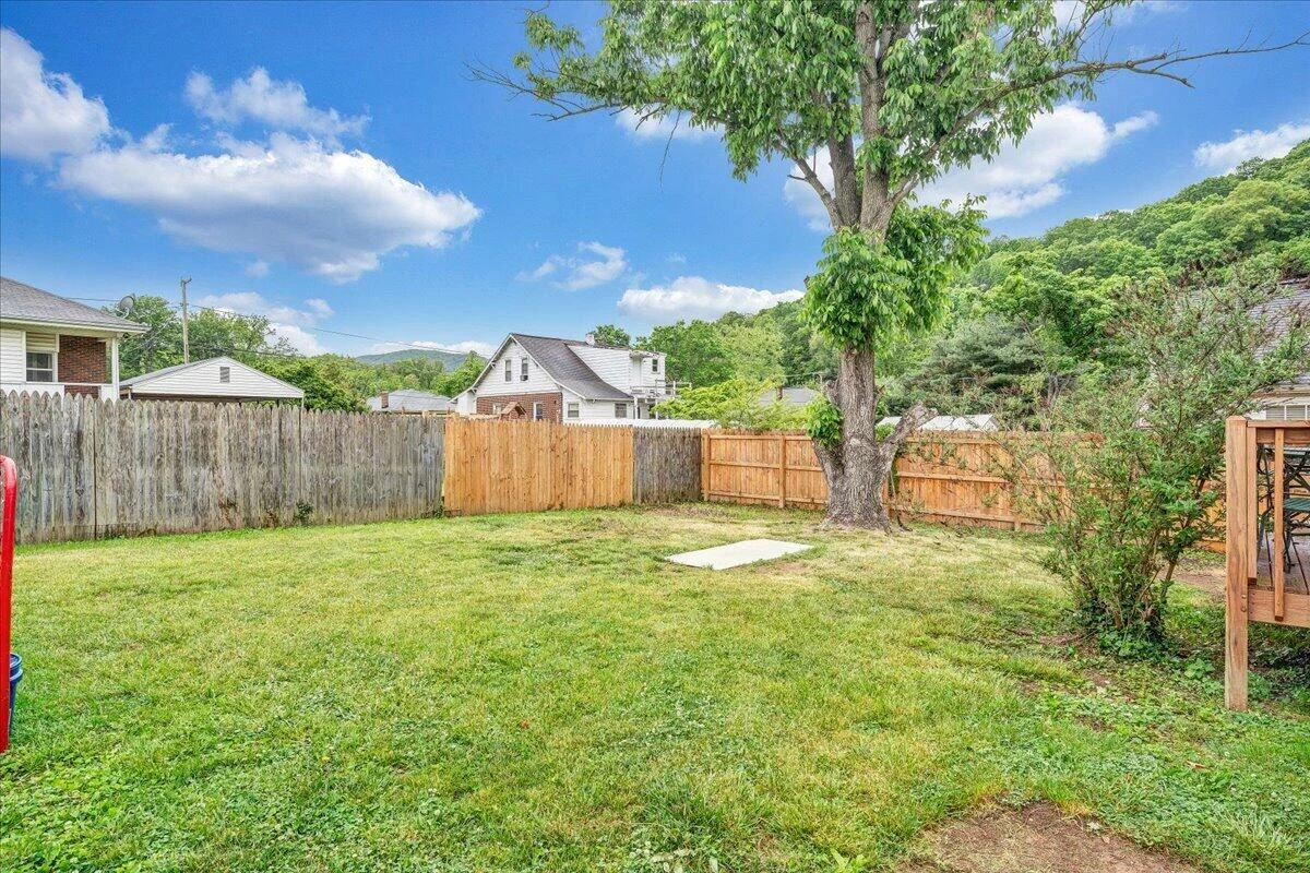 1341 Gillette AVE SE - Photo 25