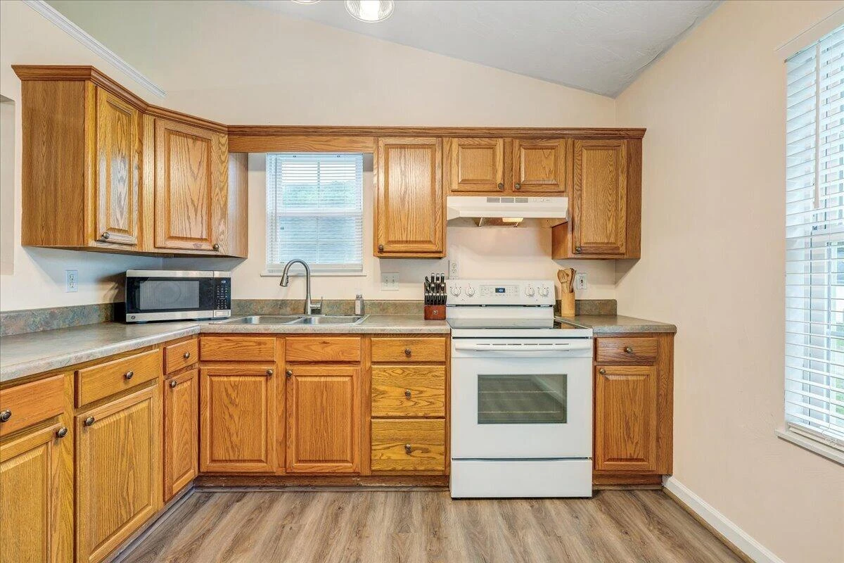 1341 Gillette AVE SE - Photo 4