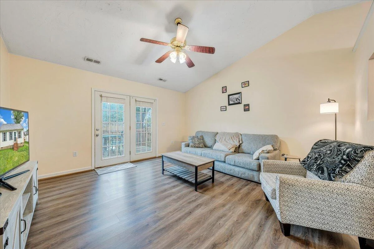 1341 Gillette AVE SE - Photo 6