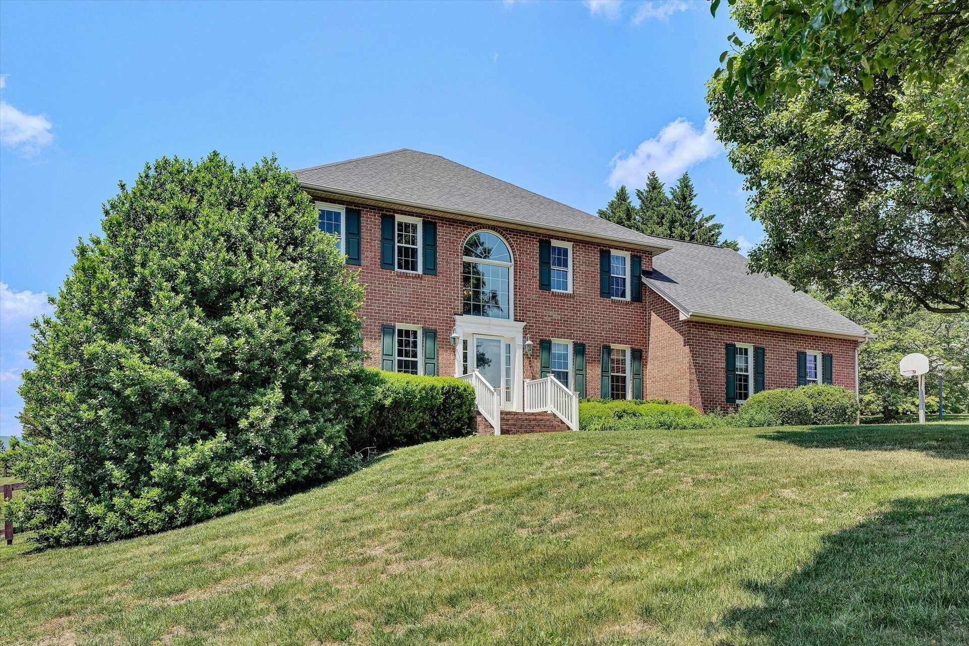 341 Sommersby LN