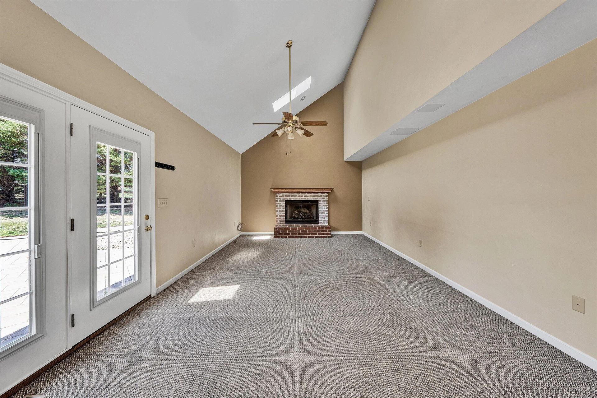 341 Sommersby LN - Photo 19