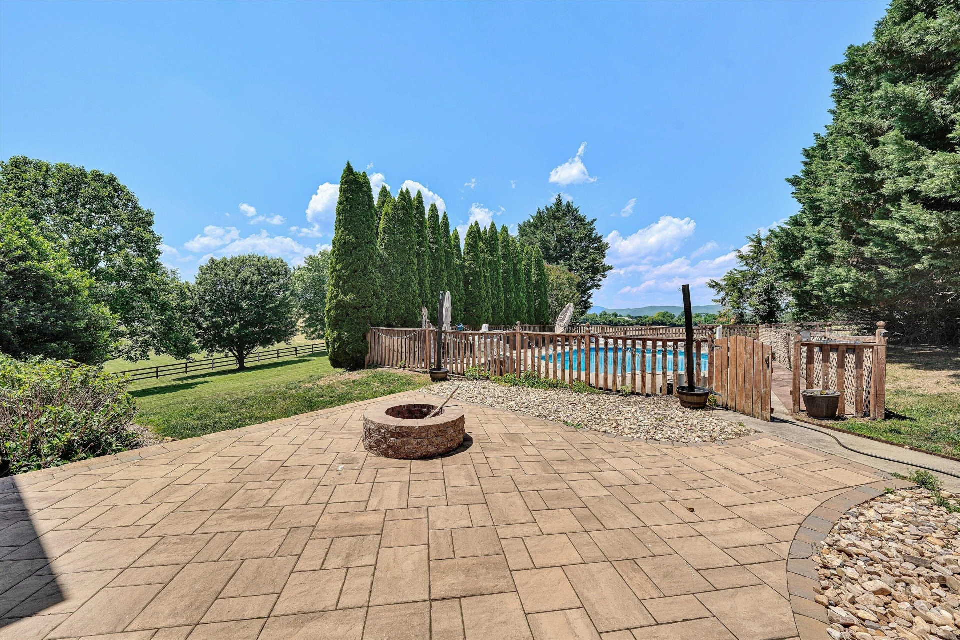 341 Sommersby LN - Photo 39