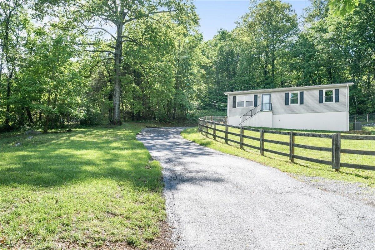 10660 Catawba RD - Photo 2