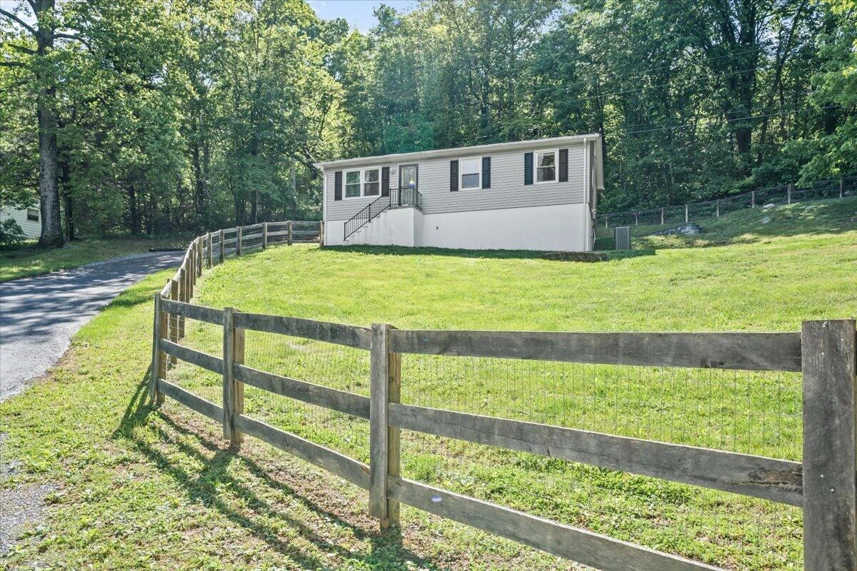 10660 Catawba RD - Photo 3