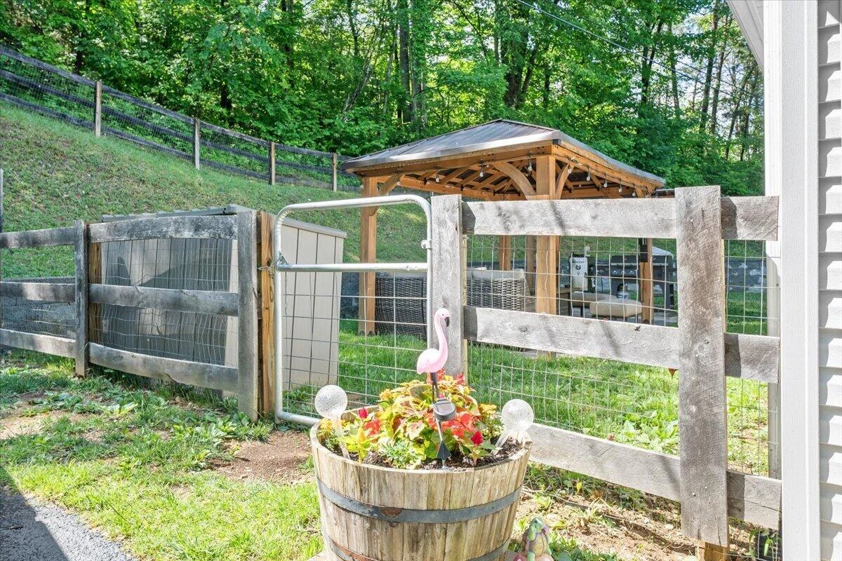 10660 Catawba RD - Photo 36