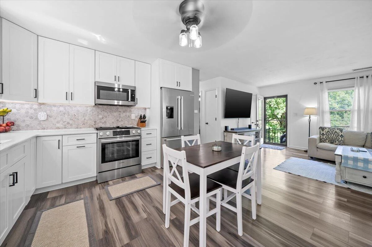10660 Catawba RD - Photo 4