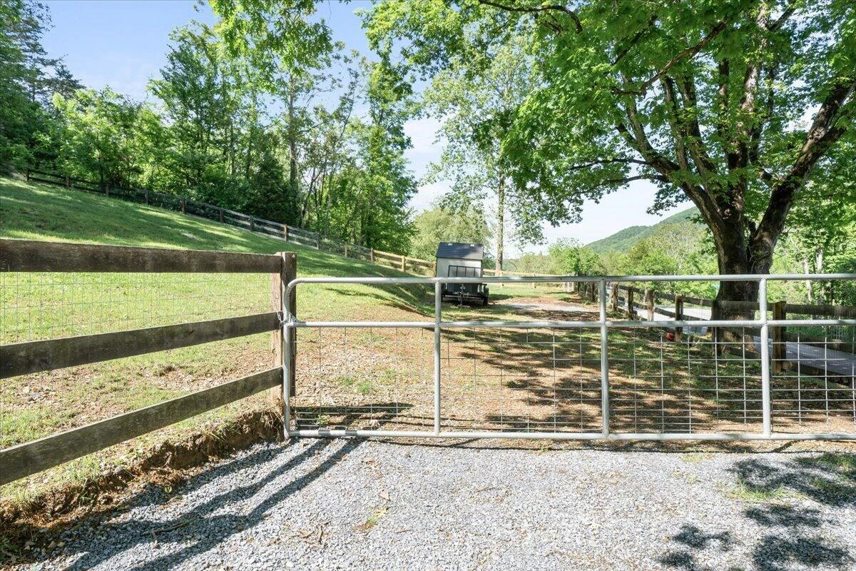 10660 Catawba RD - Photo 45