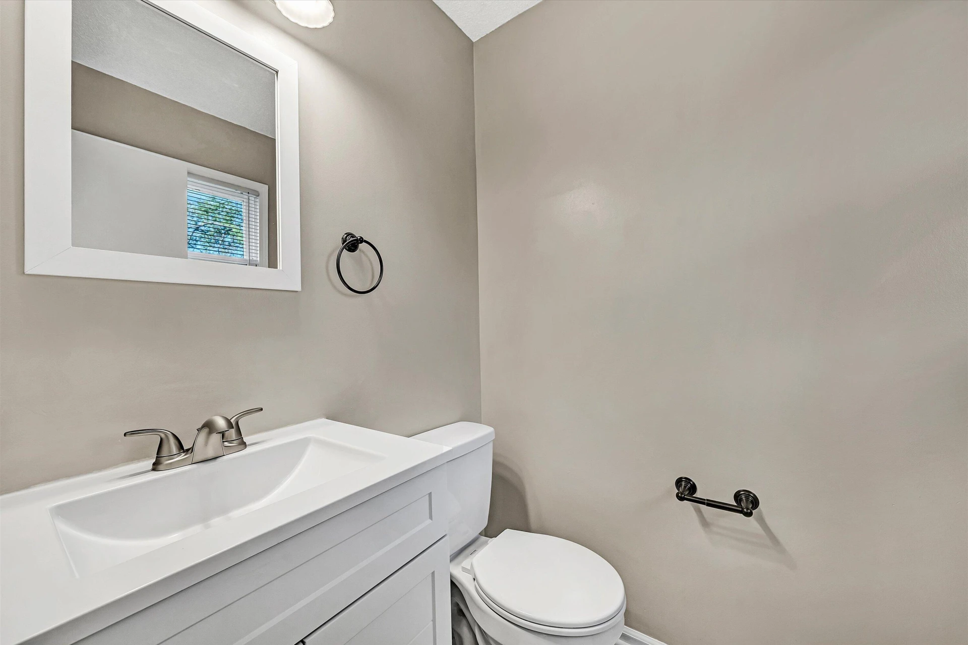 1543 Buena Vista BLVD SE - Photo 12