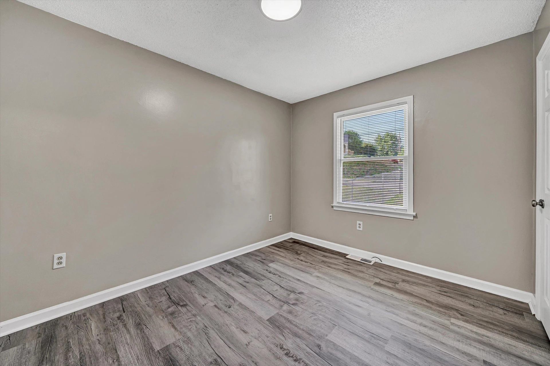 1543 Buena Vista BLVD SE - Photo 13