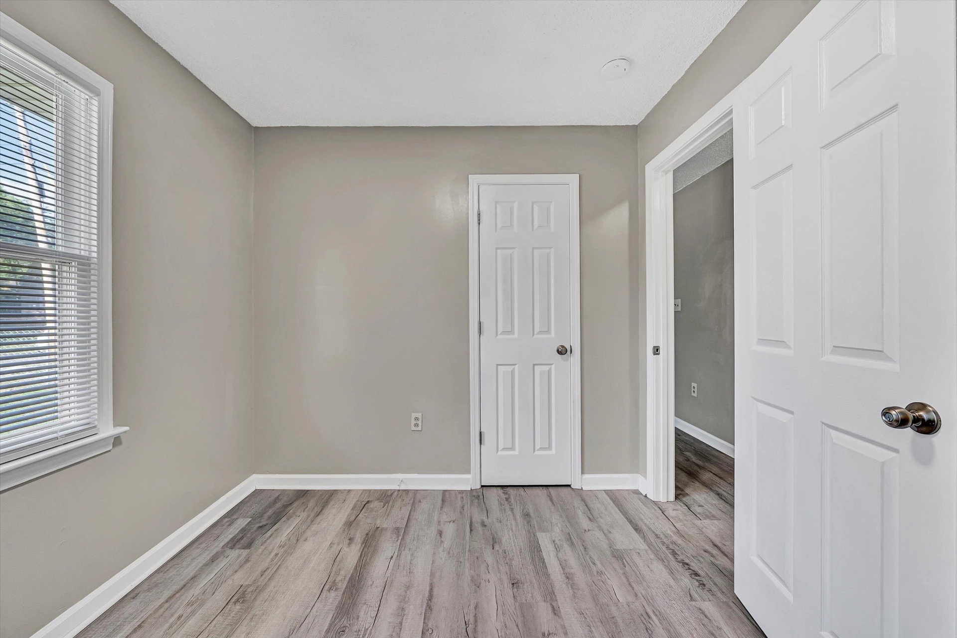 1543 Buena Vista BLVD SE - Photo 16