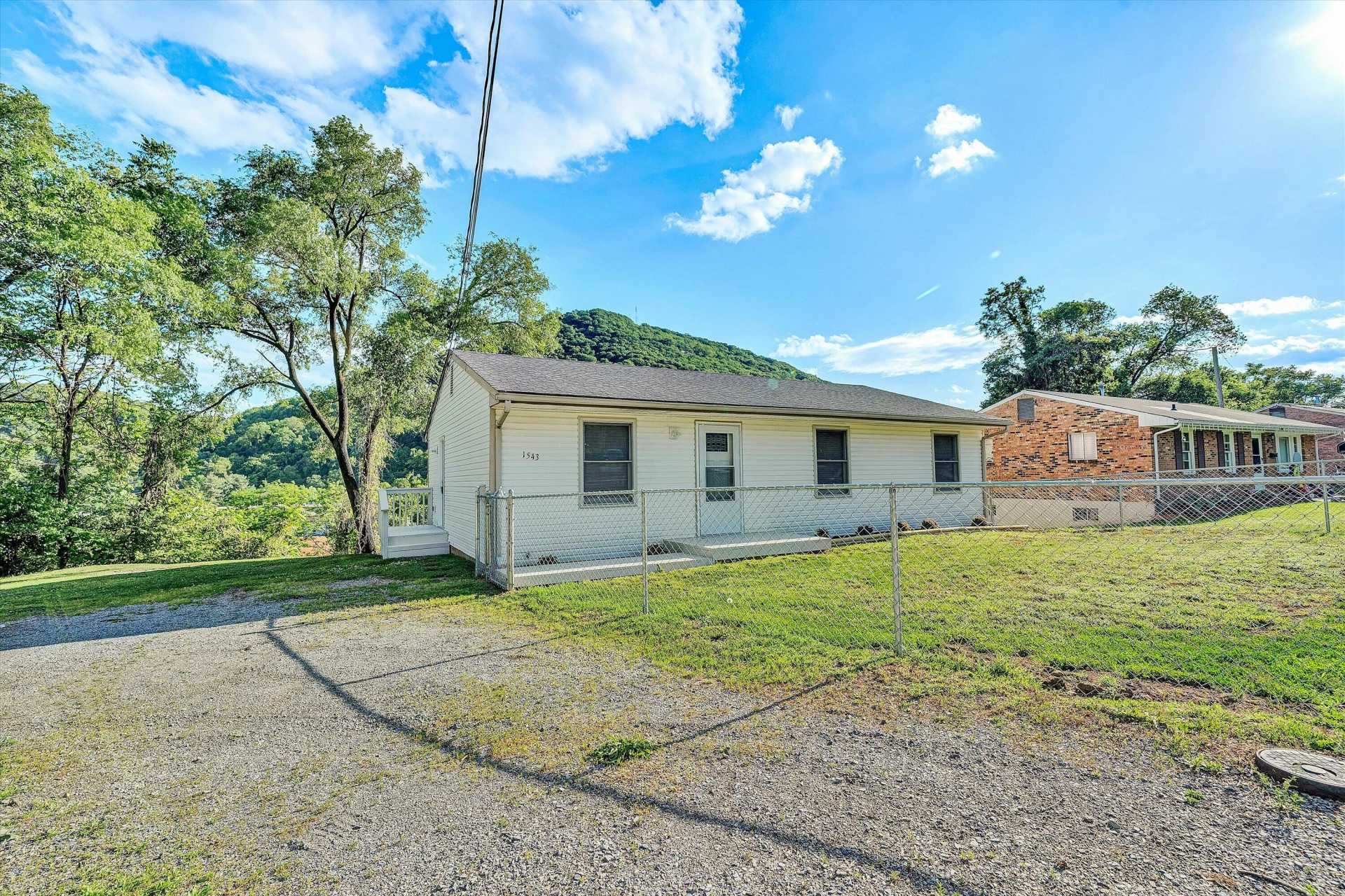 1543 Buena Vista BLVD SE - Photo 3