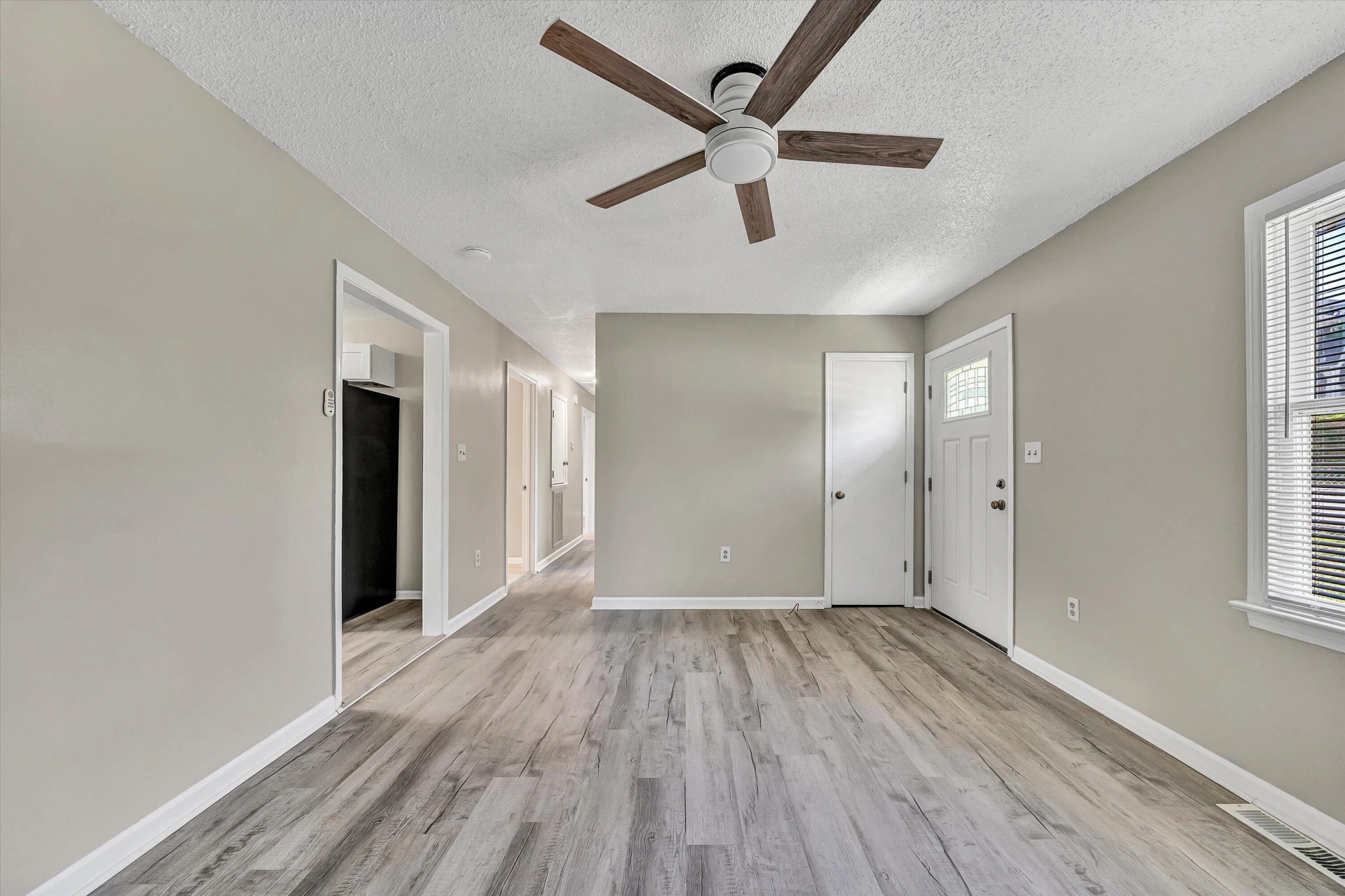 1543 Buena Vista BLVD SE - Photo 6