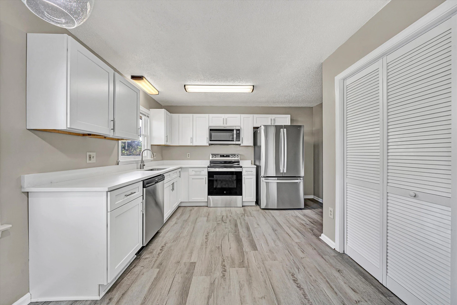 1543 Buena Vista BLVD SE - Photo 7