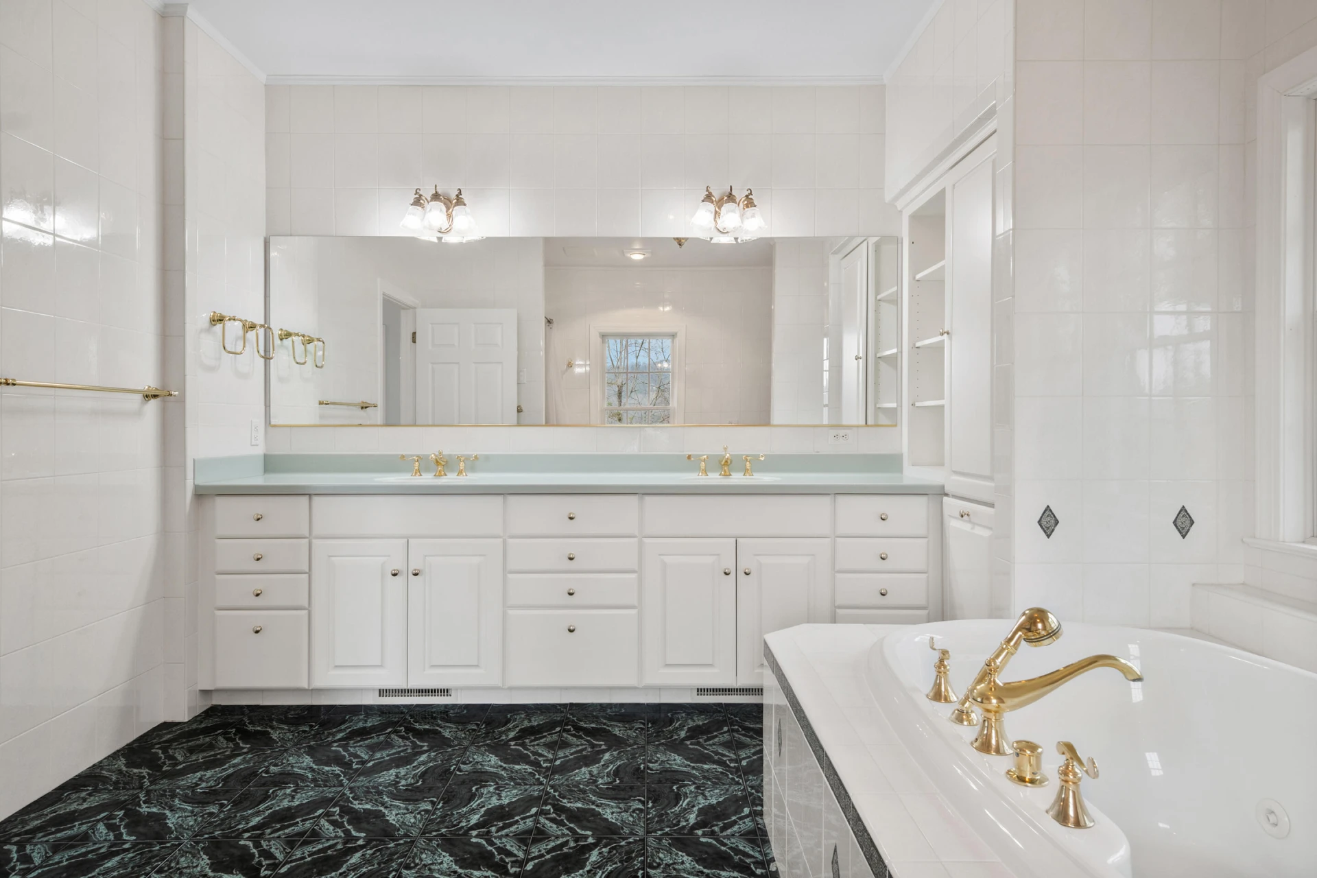 501 Mill Pointe RD - Photo 37