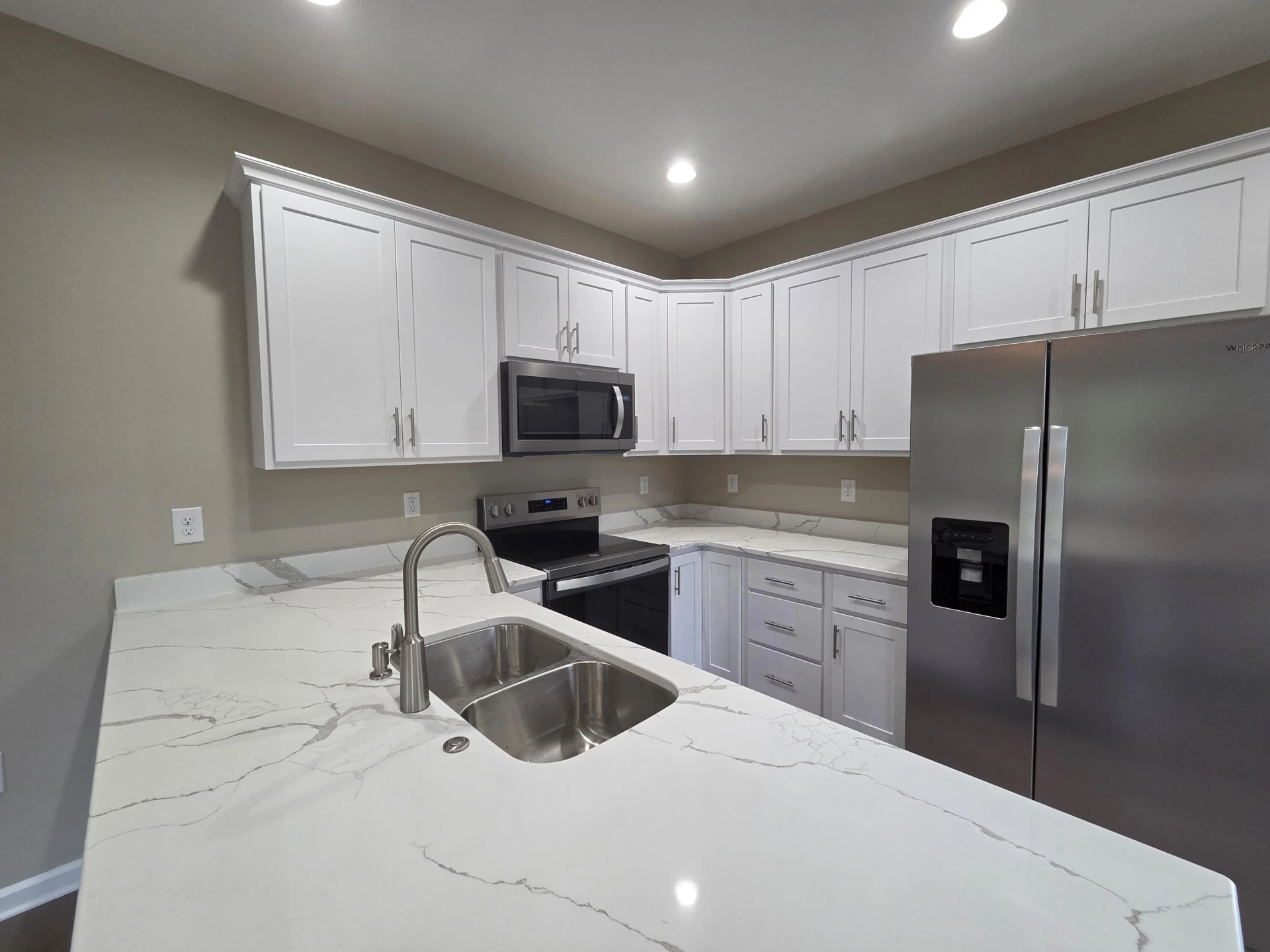 1155 Plum ST NE - Photo 17
