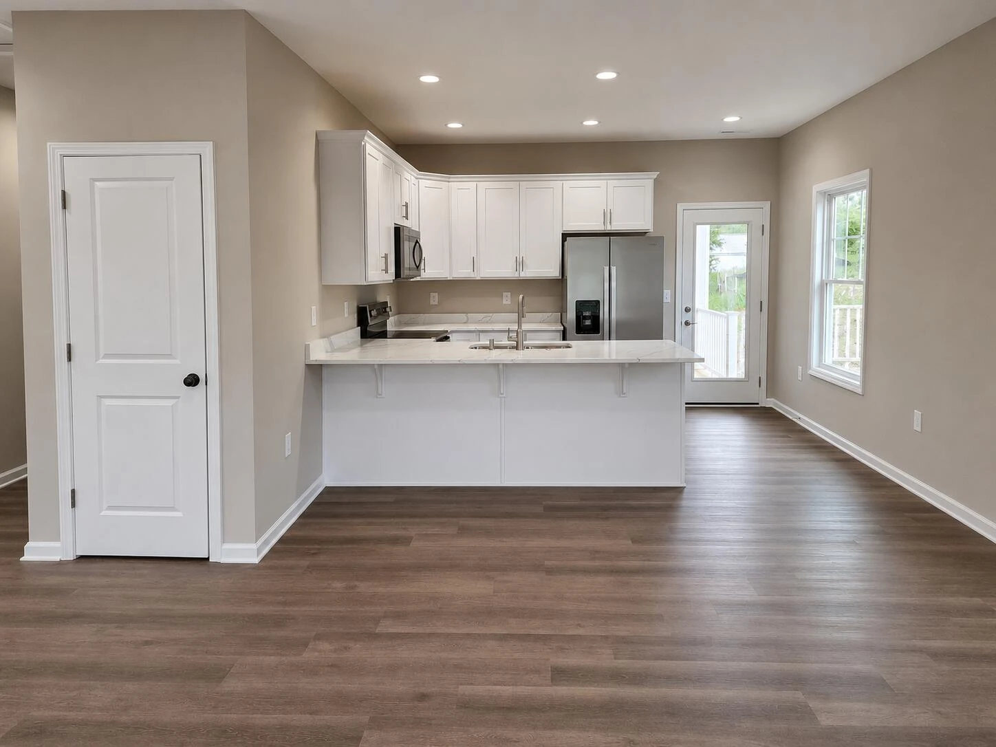 1155 Plum ST NE - Photo 9