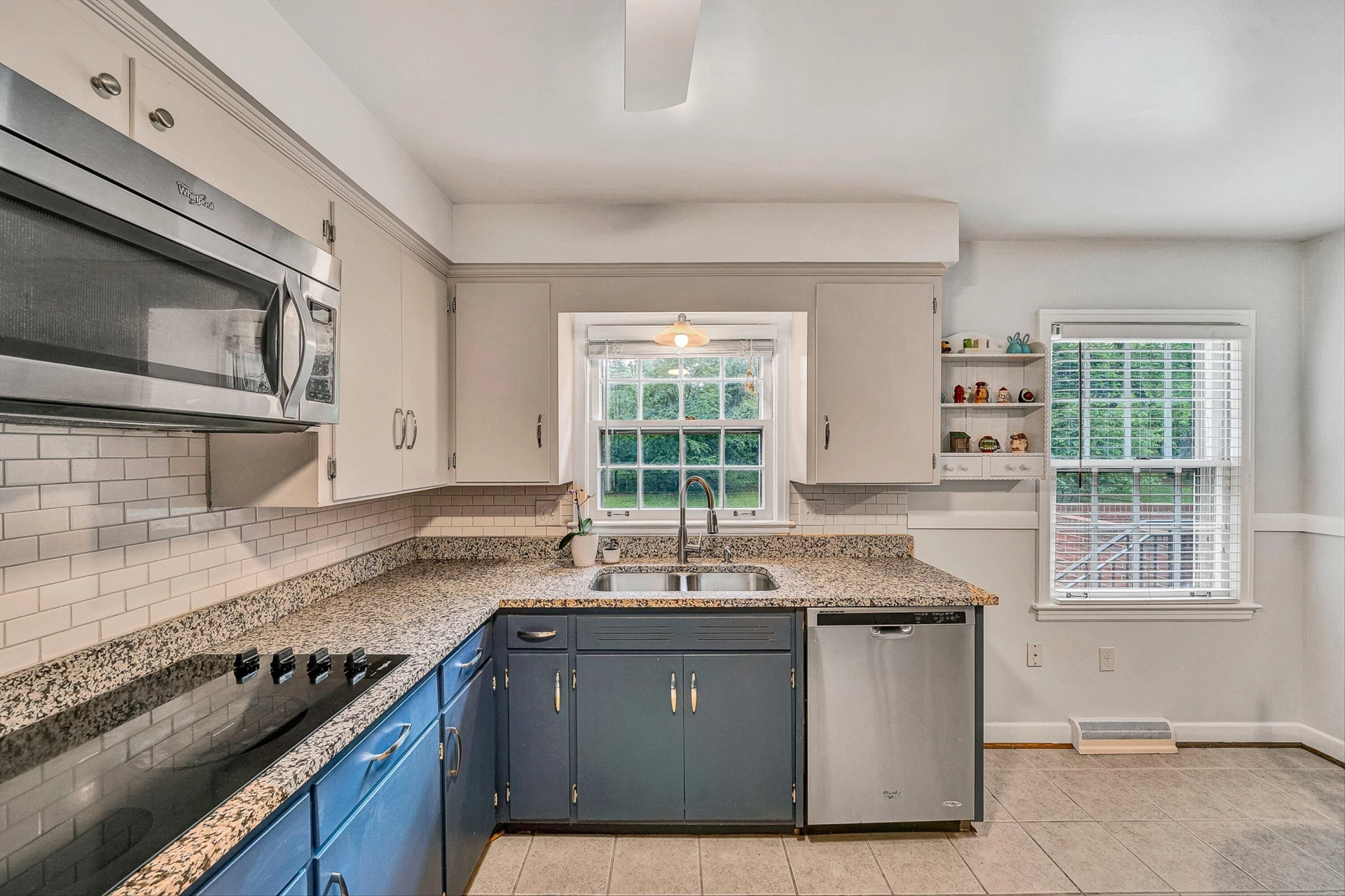3416 Grandin RD SW - Photo 15