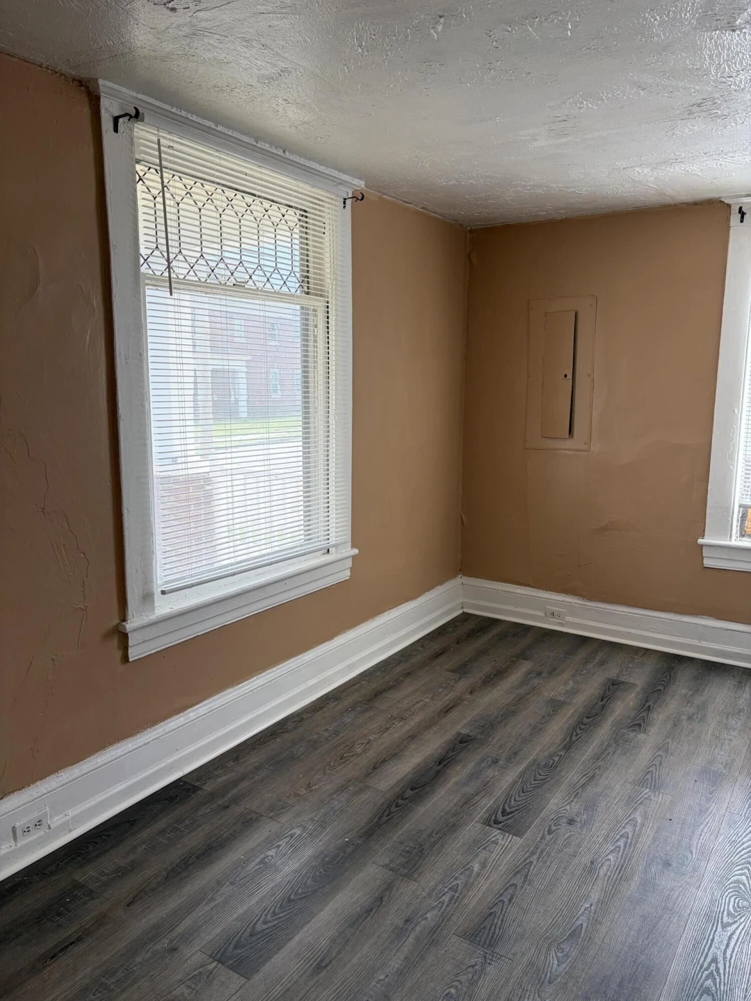1131 Loudon AVE NW - Photo 6