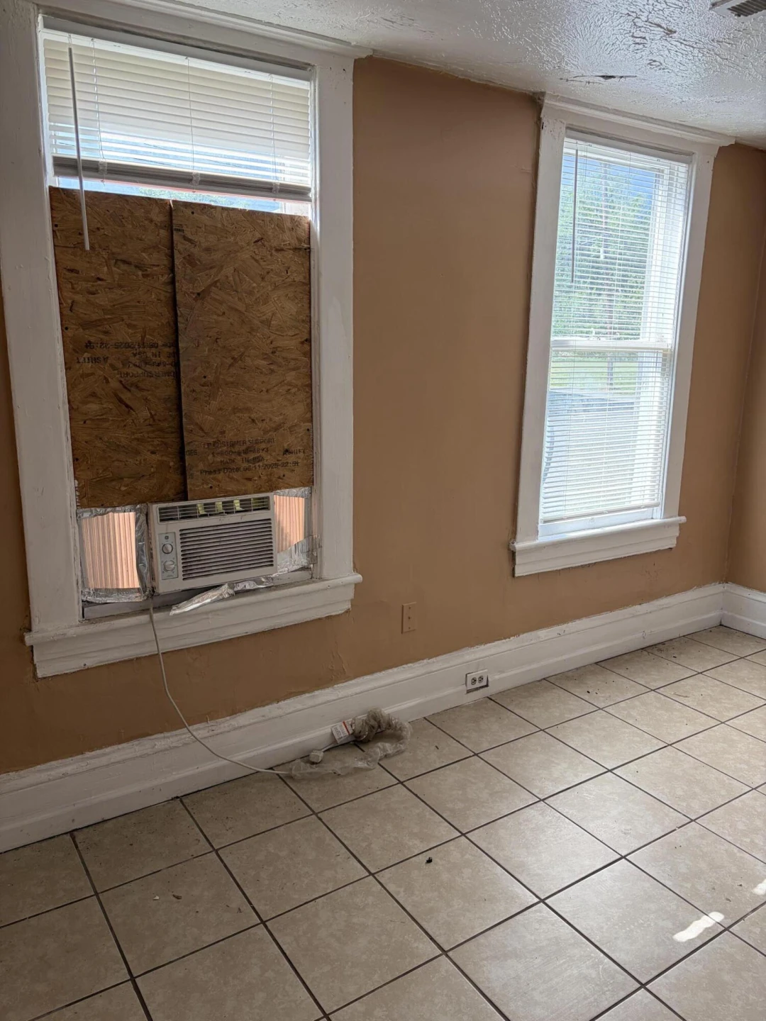 1131 Loudon AVE NW - Photo 8