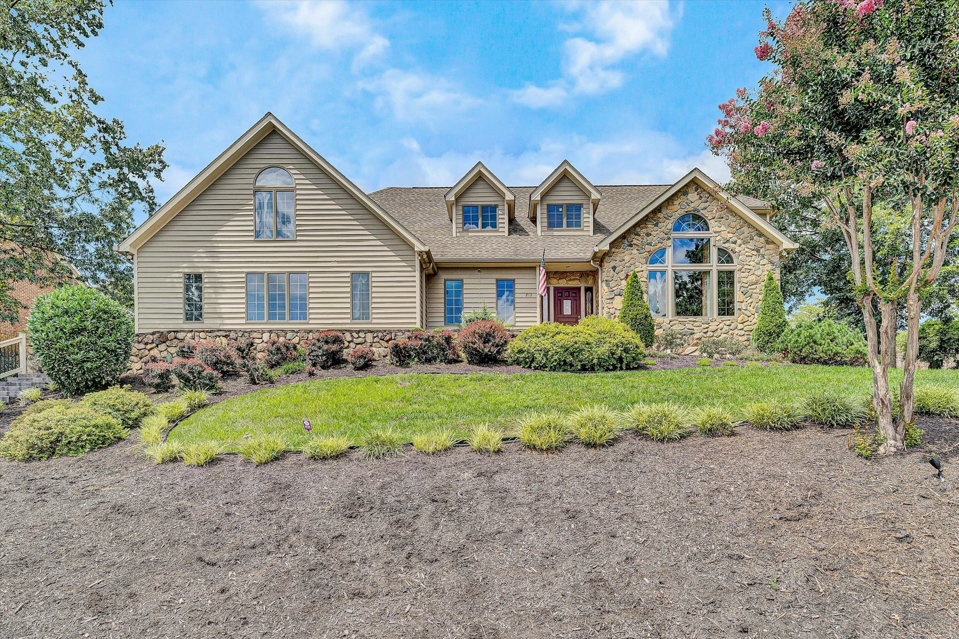 812 Scott CIR