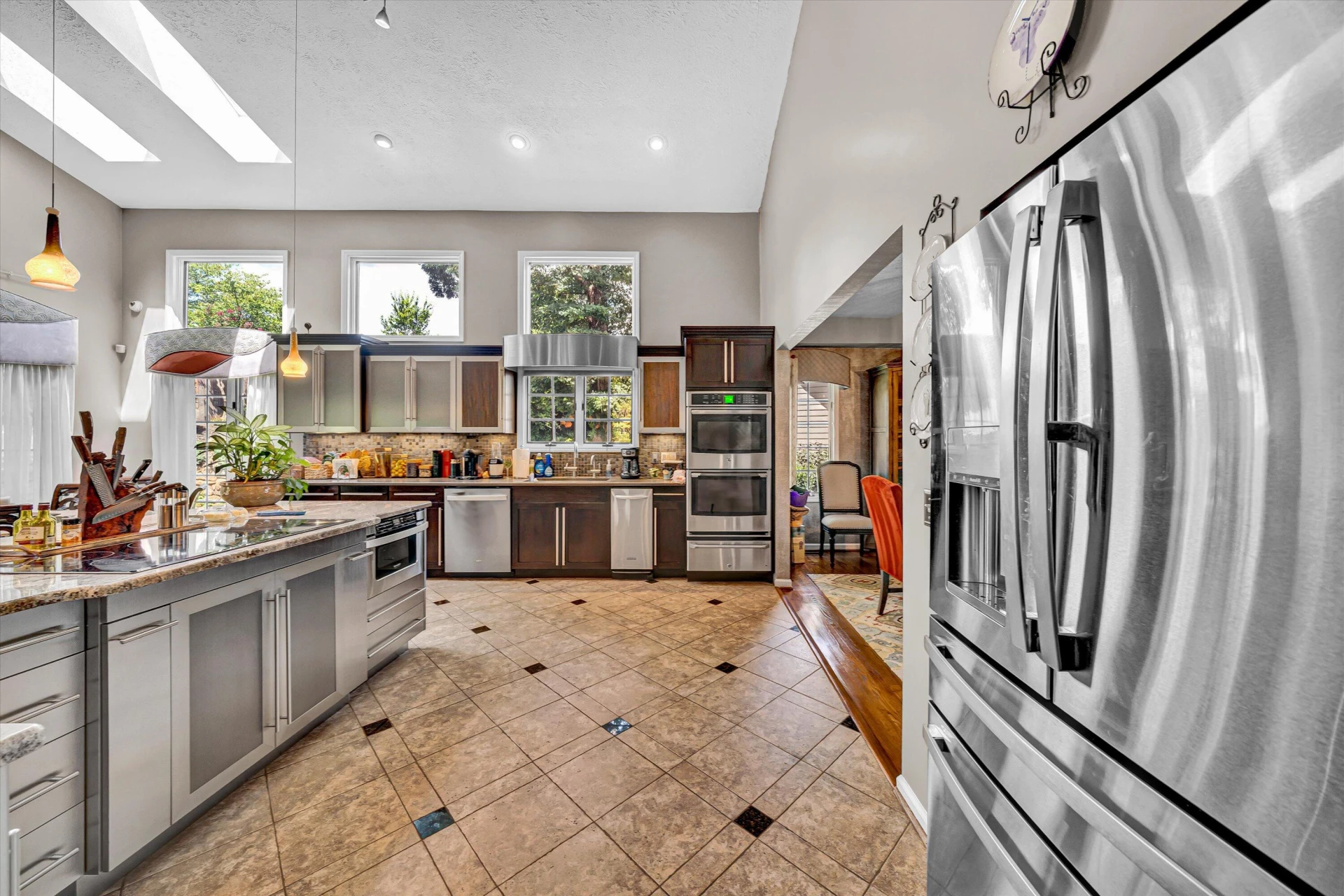 812 Scott CIR - Photo 17