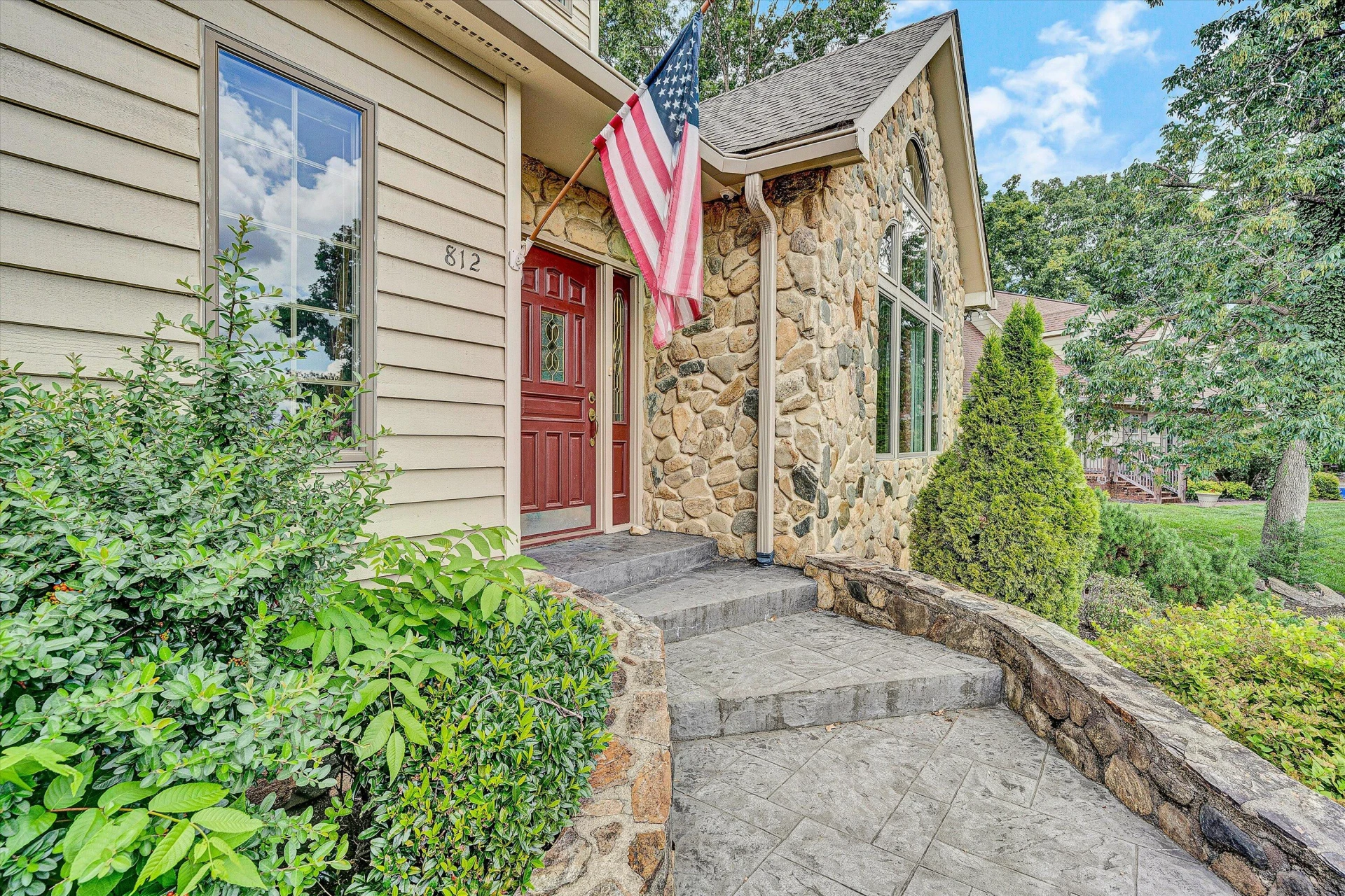 812 Scott CIR - Photo 3