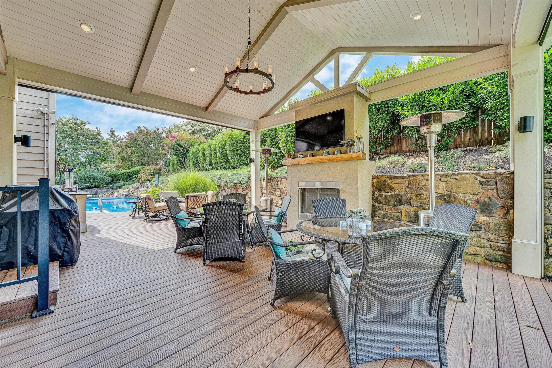 812 Scott CIR - Photo 40