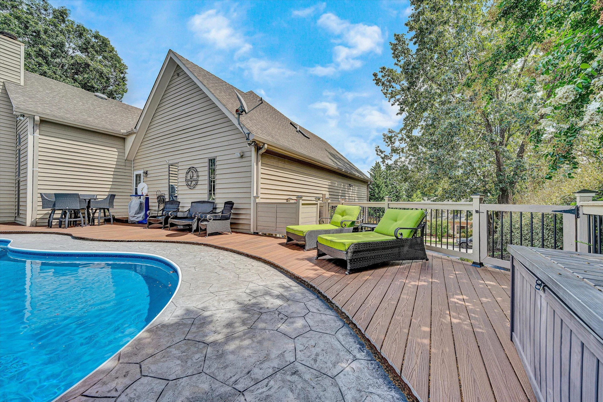 812 Scott CIR - Photo 45