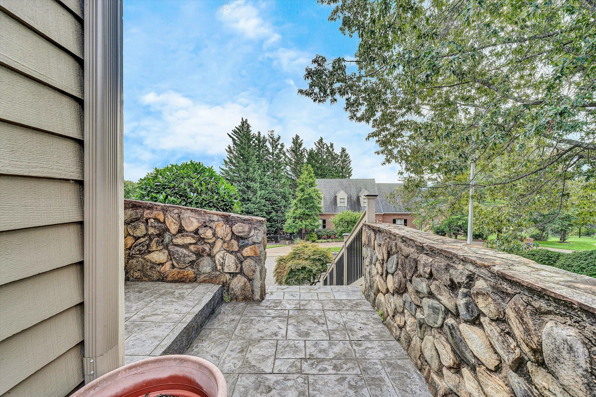 812 Scott CIR - Photo 48