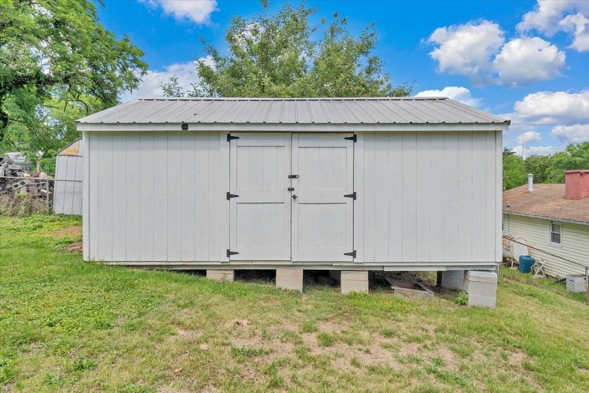 2416 Shull RD NE - Photo 23